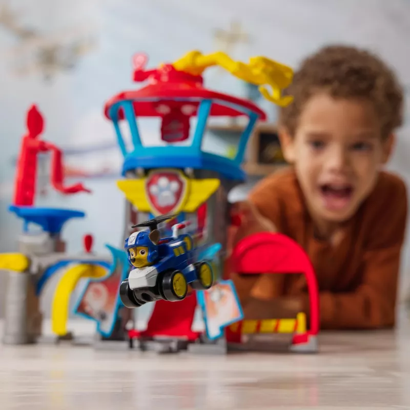 PAW Patrol : Oro gelbėjimo, Pup Squad Adventure Bay oro uosto žaidimų rinkinys su Chase žaisliniu automobiliu ir transporto priemonių paleidimo įrenginiu, vaikų žaislai berniukams ir mergaitėms nuo 3 metų