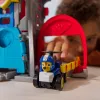 PAW Patrol : Oro gelbėjimo, Pup Squad Adventure Bay oro uosto žaidimų rinkinys su Chase žaisliniu automobiliu ir transporto priemonių paleidimo įrenginiu, vaikų žaislai berniukams ir mergaitėms nuo 3 metų