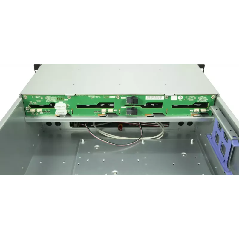 Serverio korpusas INTER-TECH IPC 4U-4708 — 4U, juodas, tinka ATX/PS2 maitinimo šaltiniui, 4x priekiniai 80mm, 2x galiniai 80mm, 2.5/3.5 colio HDD
