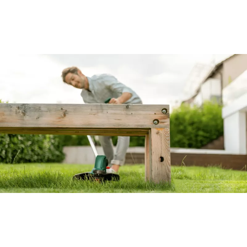Bosch UniversalGrassCut 18V-26 26 cm akumuliatorinė žoliapjovė ir krūmapjovė, juoda, žalia