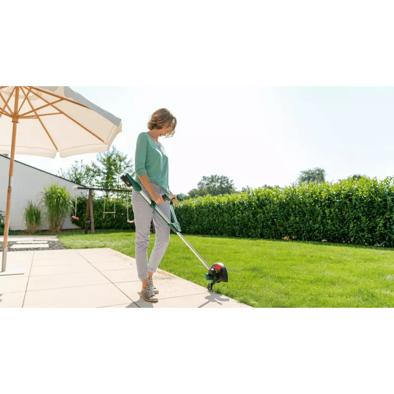 Bosch UniversalGrassCut 18V-26 26 cm akumuliatorinė žoliapjovė ir krūmapjovė, juoda, žalia
