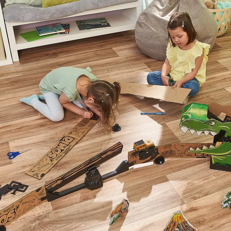 Žaislinė lenktynių trasa VTech Car-Board Racers Dino Adventure Set, kartoninė trasa