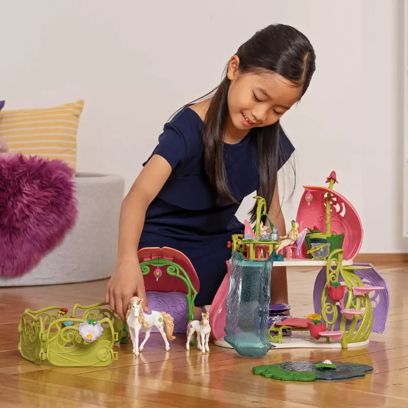Schleich BAYALA Blizgantysis gėlių namelis su vienaragiais, ežeru ir arklide