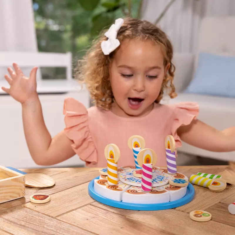 Melissa & Doug gimtadienio tortas – medinė žaidimų pica su keičiamais papuošimais ir 7 žvakėmis