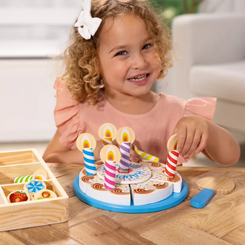 Melissa & Doug gimtadienio tortas – medinė žaidimų pica su keičiamais papuošimais ir 7 žvakėmis