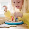 Melissa & Doug gimtadienio tortas – medinė žaidimų pica su keičiamais papuošimais ir 7 žvakėmis