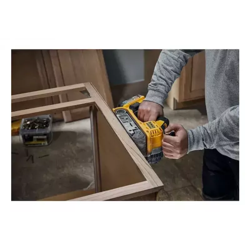 Juostinis šlifuotuvas DeWALT DCW220NT-XJ