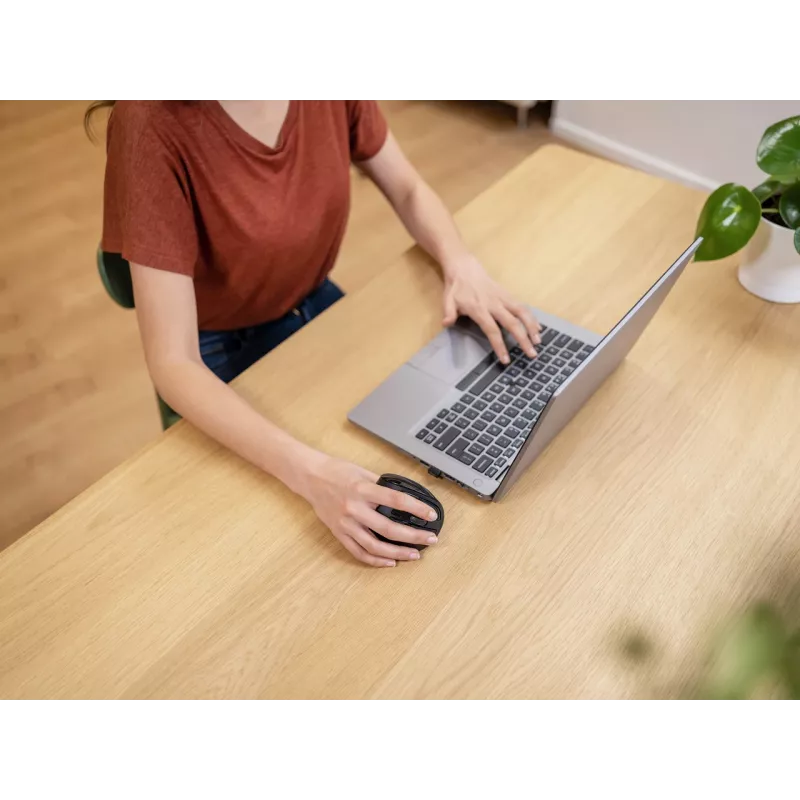 Trust Voxx vertikali pelė, RF belaidė + Bluetooth, optinė, 2400 DPI