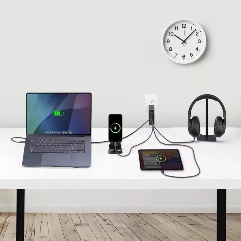 StarTech.com 140W USB-C sieninis įkroviklis, 3x USB-C/1x USB-A, PD 3.1 tarptautinis GaN maitinimo adapteris, skirtas MacBook/Dell XPS/Inspiron