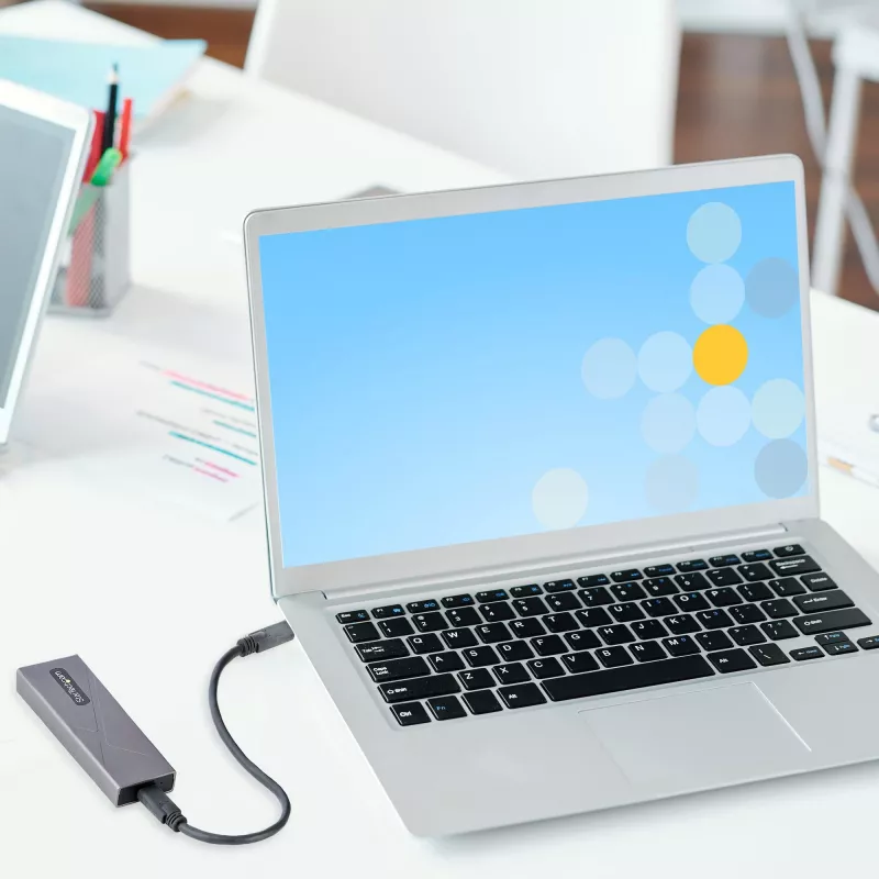 StarTech.com USB-C 10Gbps išorinis M.2 NVMe/SATA SSD dėklas - be įrankių montuojamas aliumininis korpusas su USB-C ir USB-A laidais, tinka 2230/2242/2260/2280