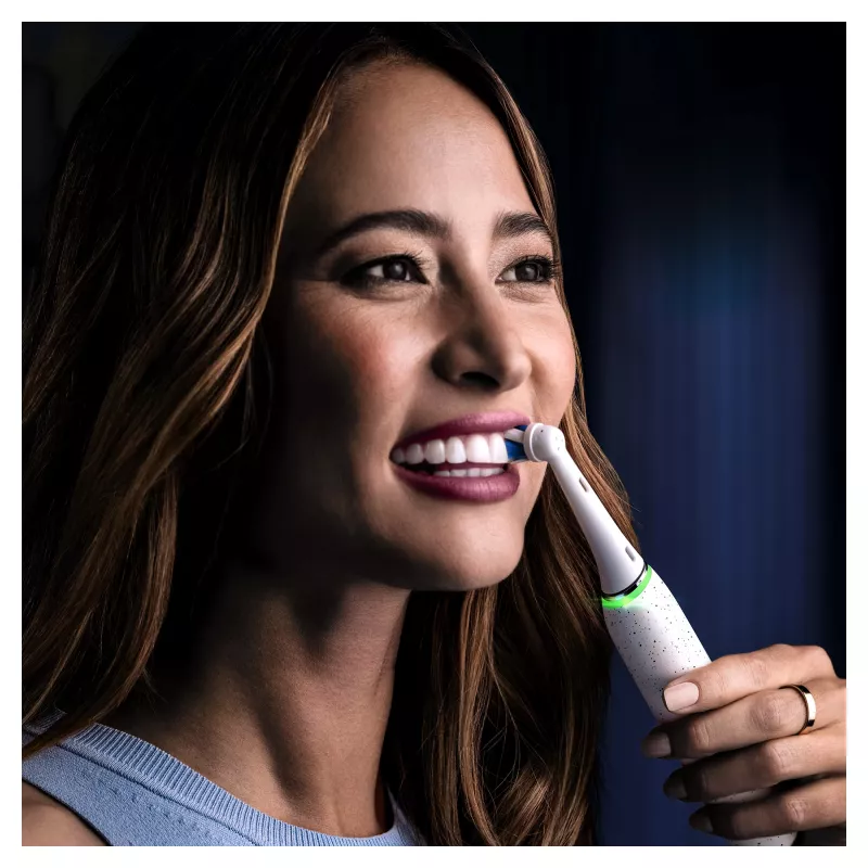 Oral-B iO Series 10 suaugusiųjų sukamoji-osciliuojanti dantų šepetėlis Baltas