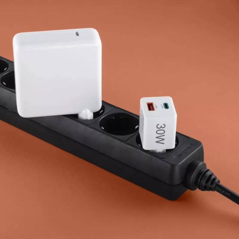 Hama 00201992 mobiliojo įrenginio įkroviklis Smartphone Baltas AC Greitas įkrovimas Viduje, Lauke