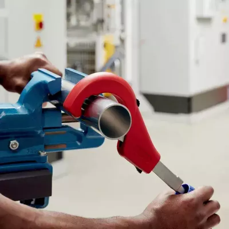 Vamzdžių pjaustytuvas Knipex 90 31 03 BK, tinka žalvariui, variui, plienui