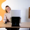 R-Go Tools stovas nešiojamam kompiuteriui ir planšetei R-Go Riser Duo, tinka 10-22 colių ekranui, juodos spalvos