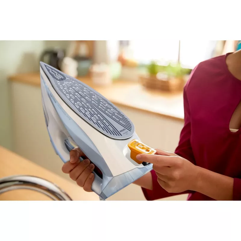 Lyginimo lygintuvas Philips 7000 serijos DST7011/20 — 2600 W, SteamGlide Plus padas, vertikalus garas