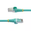 StarTech.com 50 cm CAT6a Ethernet kabelis - Aqua - Mažai dūmų, nulio halogeno (LSZH) - 10GbE 500MHz 100W PoE++ Su apsauga nuo užkabinimo RJ-45 su įtempimo mažinimo gaubtais S/FTP tinklo jungiamasis laidas