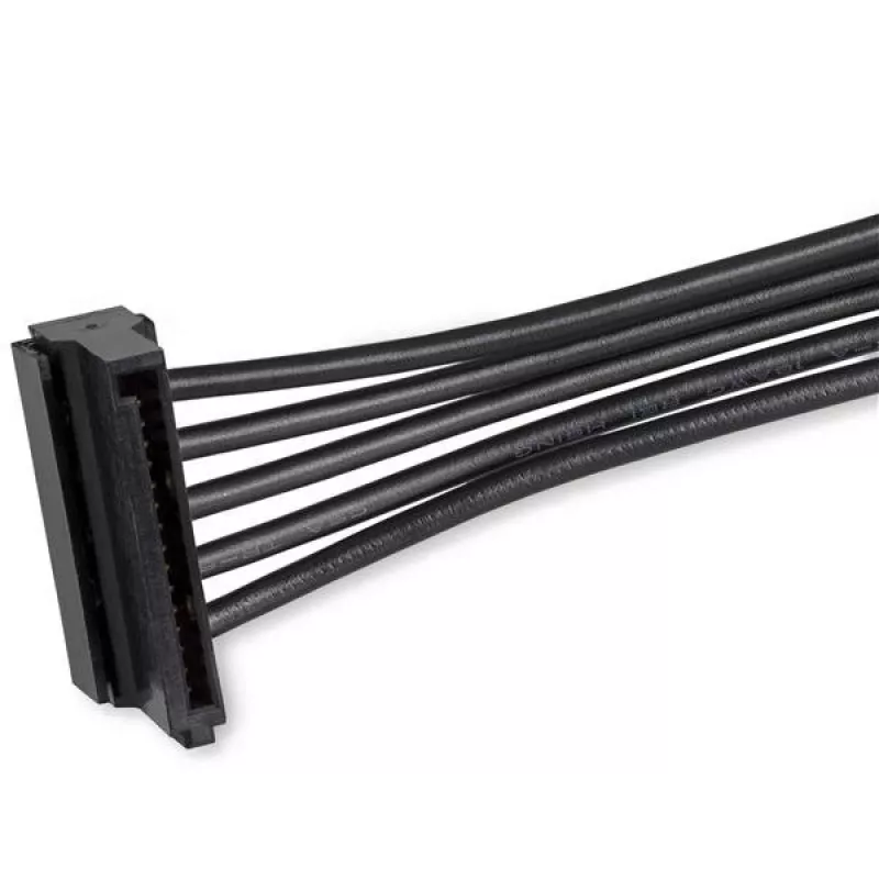 StarTech.com PYO4SATA SATA maitinimo daliklio adapterio laidas, 1x SATA 15 kontaktų į 4x SATA, 0,4 m