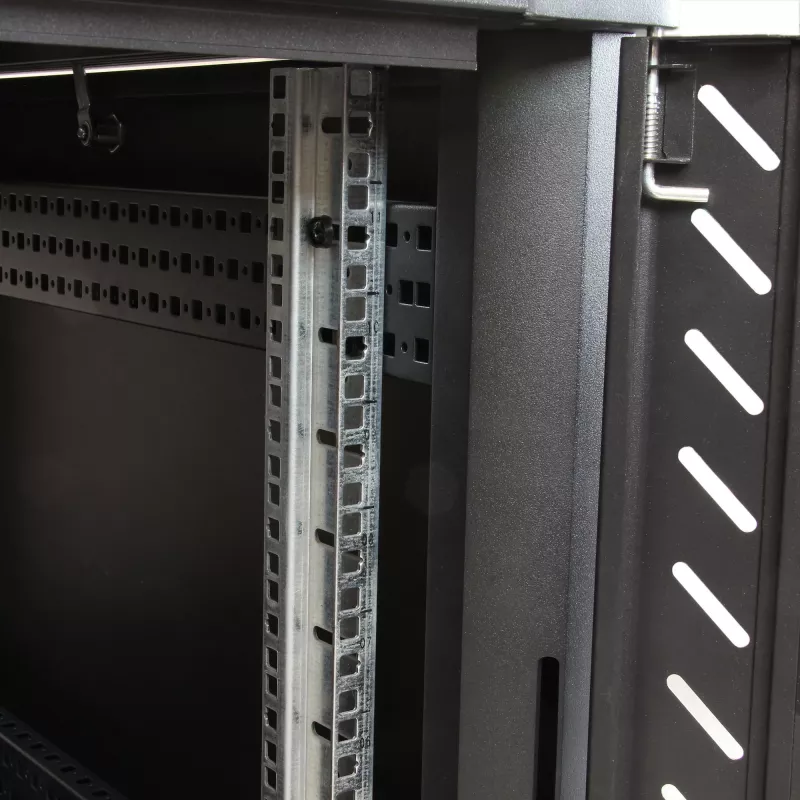 StarTech.com 4-Post 12U Server Rack Cabinet, užrakinama 19 colių duomenų spinta kompiuteriams, AV/IT įrangai, biuro/namų tinklo stovas su ratukais ir reguliuojamais montavimo bėgeliais