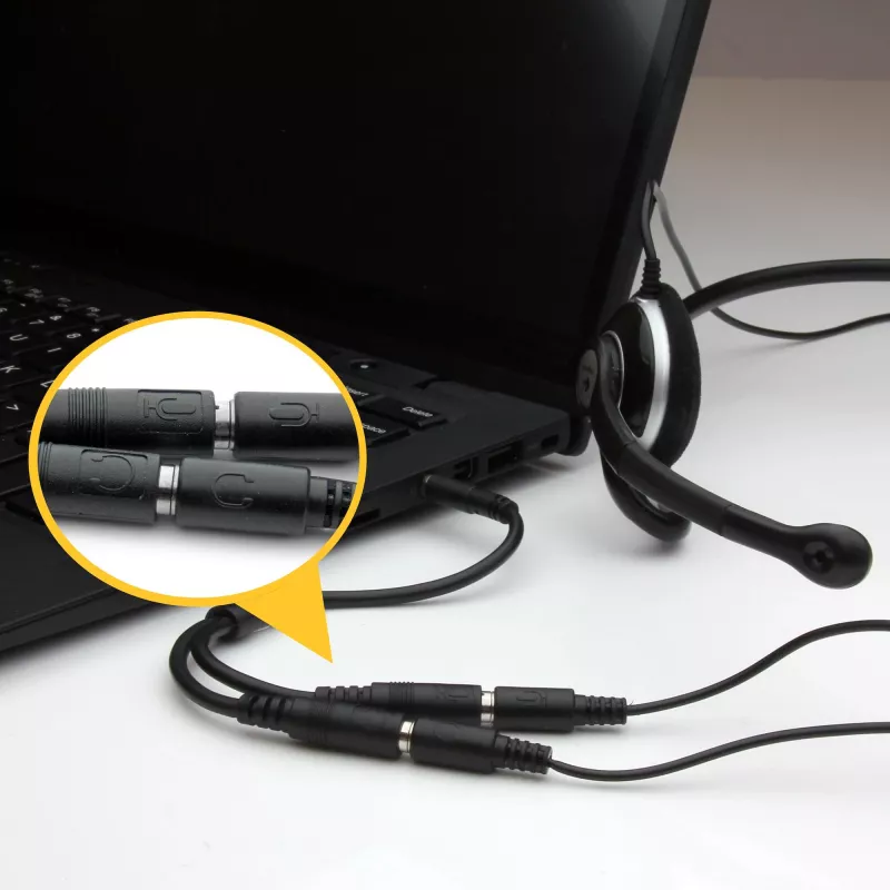 StarTech.com adapteris ausinėms su atskirais ausinių ir mikrofono kištukais – 3,5 mm 4 kontaktų į 2x 3 kontaktų 3,5 mm M/M