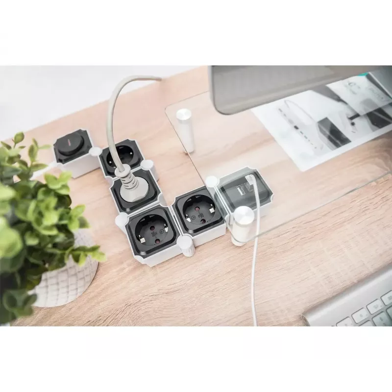 DIGITUS DA-70620 4-jų lizdų lankstus maitinimo blokas su 2 USB prievadais ir jungikliu