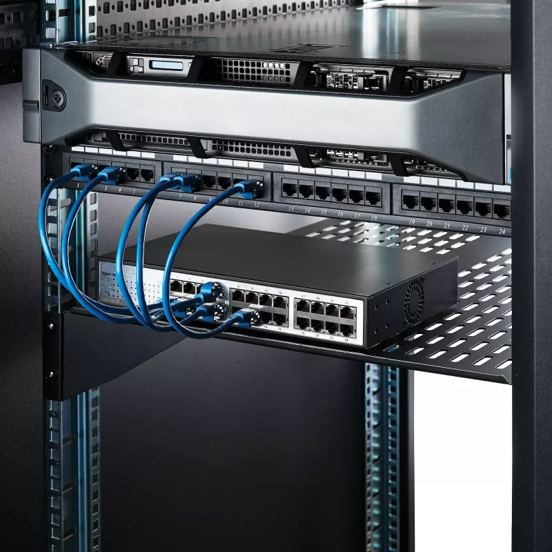 StarTech.com CABSHELF22V 2U ventiliuojama lentyna serverio stovui – universali konsolinė lentyna 19 colių tinklo įrangos stovui, plieninė, 23 kg talpa, 22 colių gylio, juoda