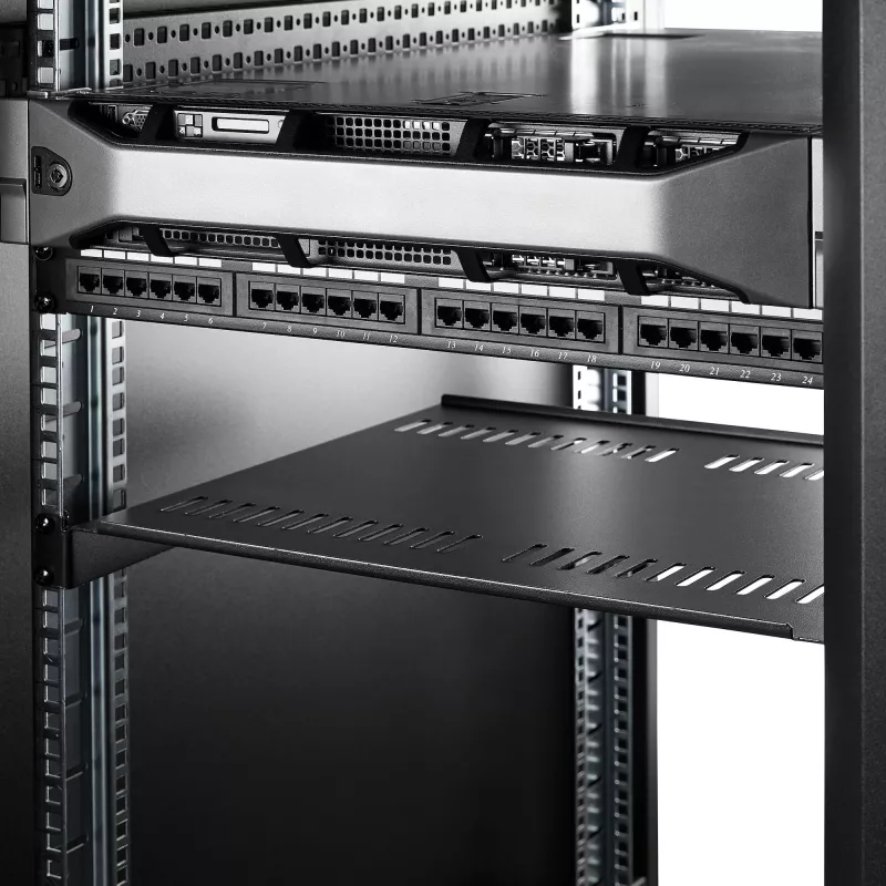 StarTech.com 1U ventiliuojama lentyna 19 inch serverio stovui – 20 kg talpa, 16 colių gylio, juoda