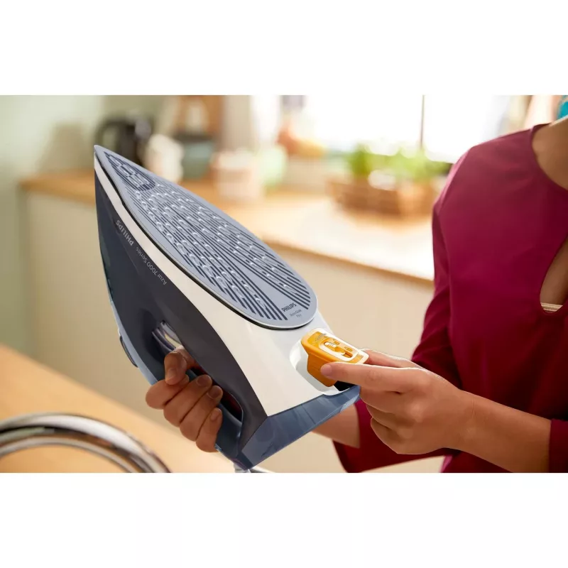 Sausasis ir garinis lygintuvas Philips DST7030/20 — 2800 W, 0,3 L talpa, 50 g/min nuolatinis garas, 250 g/min garo smūgis, SteamGlide Plus padas