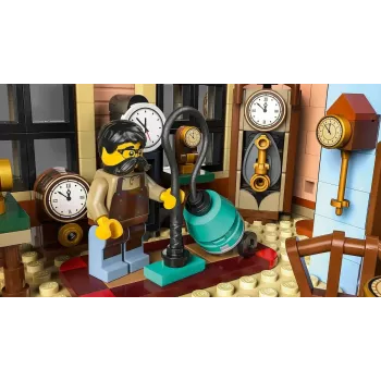 LEGO Icons statybinis rinkinys 10350 Tudor kampinis namas – 3 266 detalės, 8 minifigūrėlės, amžius 18+, 260×250×310 mm