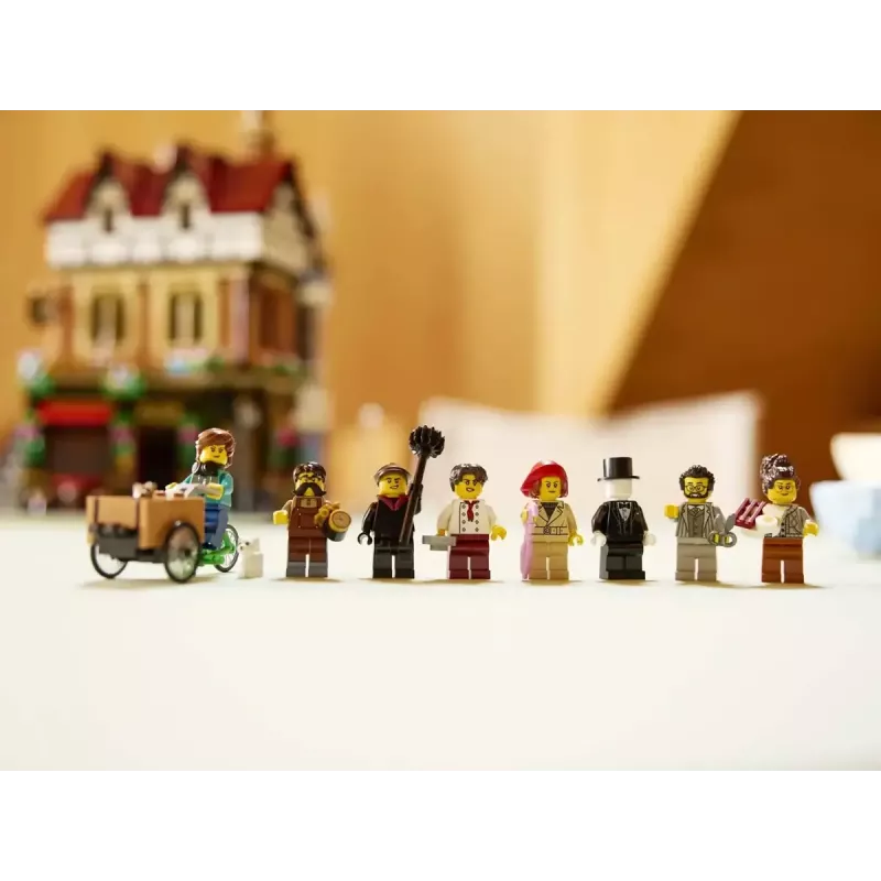 LEGO Icons statybinis rinkinys 10350 Tudor kampinis namas – 3 266 detalės, 8 minifigūrėlės, amžius 18+, 260×250×310 mm