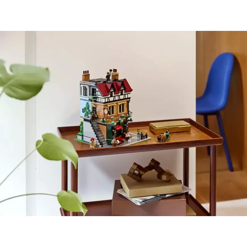 LEGO Icons statybinis rinkinys 10350 Tudor kampinis namas – 3 266 detalės, 8 minifigūrėlės, amžius 18+, 260×250×310 mm
