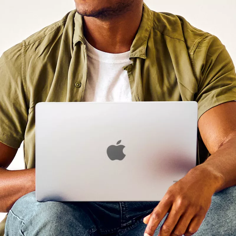 ZAGG apsauginis dėklas MacBook Air 13 colių (M3/M2) permatomas sidabrinis