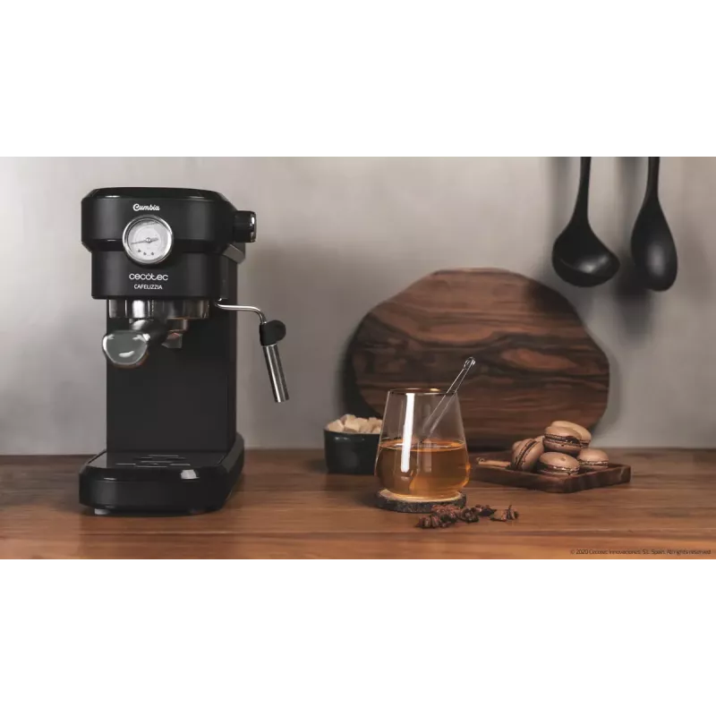 Cecotec Cafelizzia 790 Black Pro espreso aparatas, 1,2 l, 20 bar, juodas