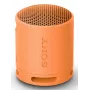 Sony SRS-XB100 – Belaidis Bluetooth garsiakalbis, atsparus vandeniui ir dulkėms (IP67), 16 val. baterija, ekologiškas, lauko ir kelionių, oranžinis