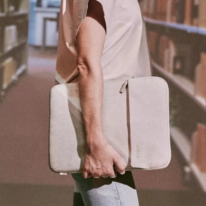 Incase Crosstown Dėklas su Woolenex 16 colių nešiojamam kompiuteriui