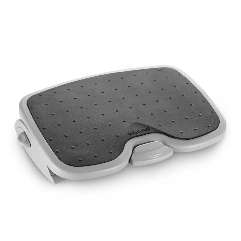 Pėdų atrama Kensington SoleMate Plus su reguliuojamu pasvirimu 0–20°, aukštis 8,89–12,7 cm, platforma 45×35 cm, Juoda/Pilka