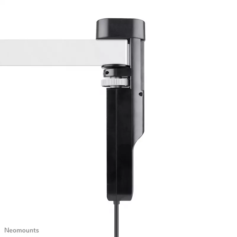 Neomounts DS22-840BL6 stalinis kištukinis lizdas su spaustuku ir USB-C bei USB-A prievadais – greitas įkrovimas