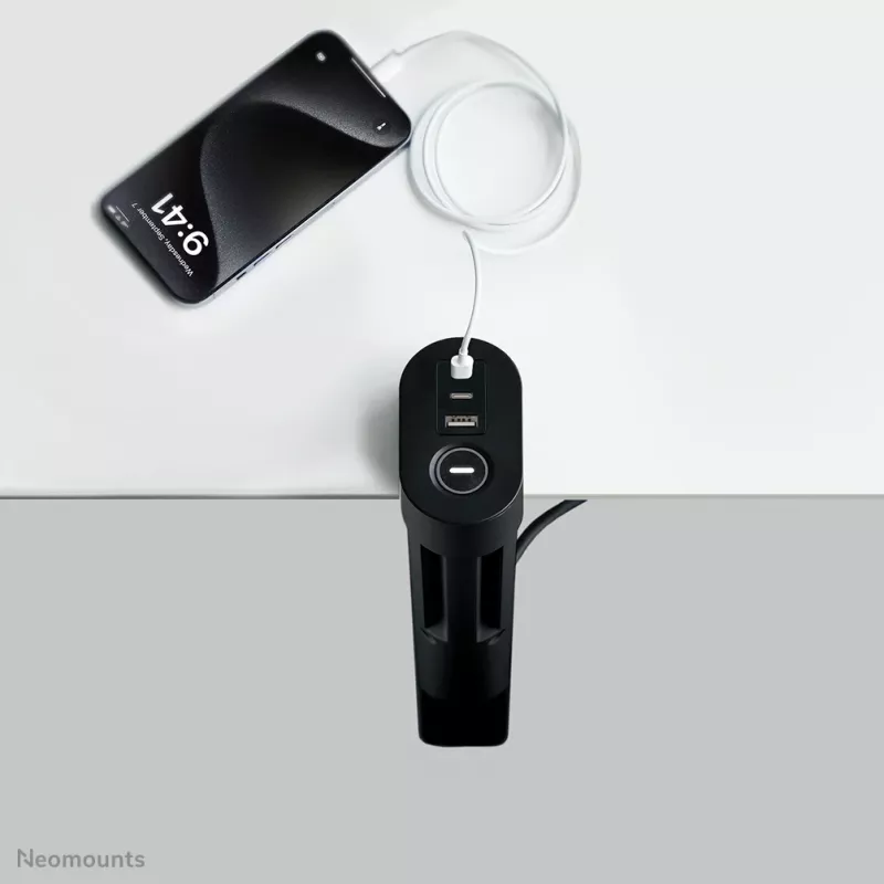 Neomounts DS22-840BL6 stalinis kištukinis lizdas su spaustuku ir USB-C bei USB-A prievadais – greitas įkrovimas