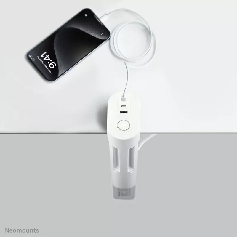 Neomounts DS22-840WH6 stalo kištukinis lizdas su spaustuku, USB-C ir USB-A prievadais – greitas įkrovimas