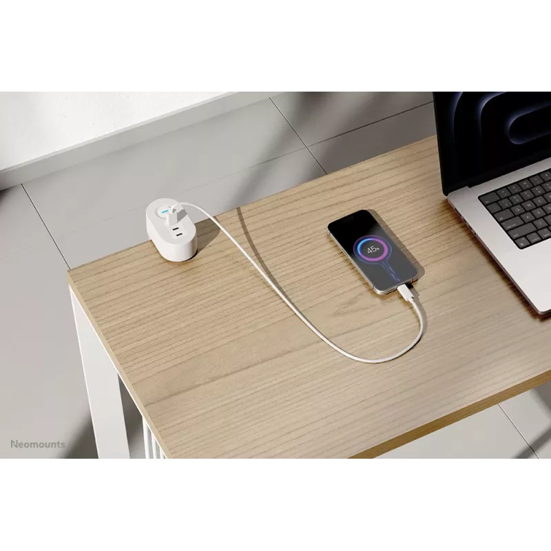 Neomounts DS22-840WH6 stalo kištukinis lizdas su spaustuku, USB-C ir USB-A prievadais – greitas įkrovimas