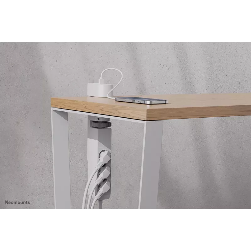 Neomounts DS22-840WH6 stalo kištukinis lizdas su spaustuku, USB-C ir USB-A prievadais – greitas įkrovimas