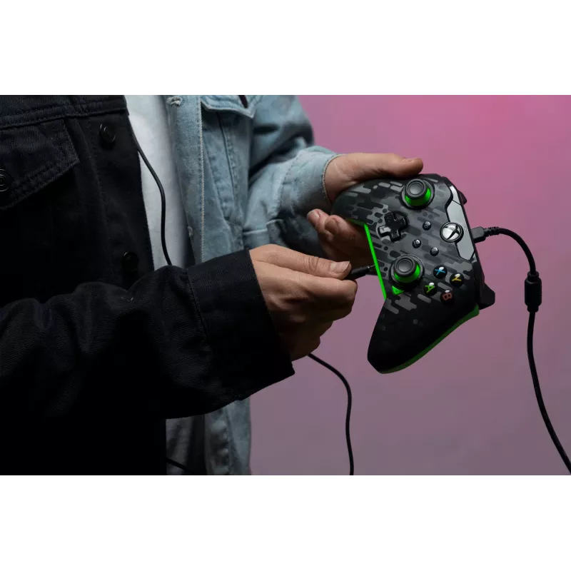 PDP Wired Controller: Neon Carbon, skirta Xbox ir Windows 10/11