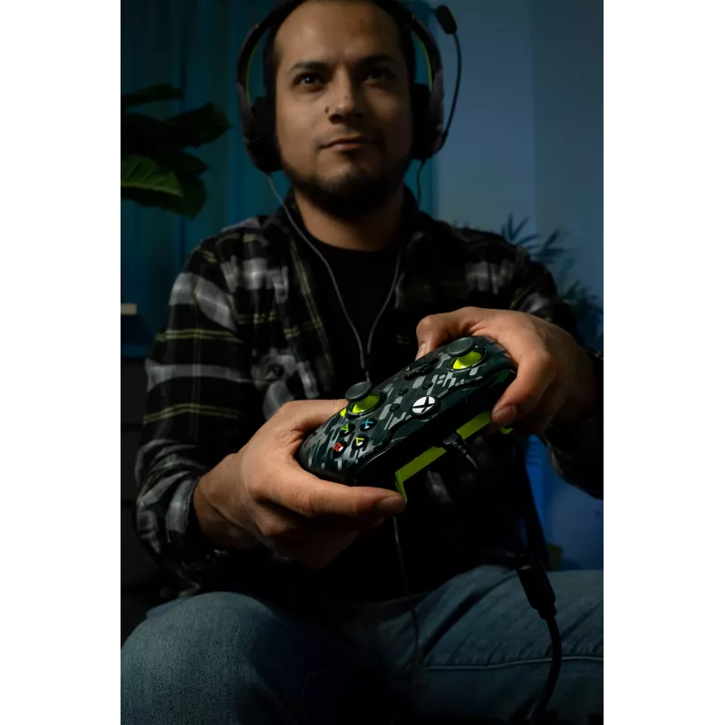 PDP Wired Controller: Electric Carbon – Xbox Series X|S, Xbox One, Xbox, Windows 10/11