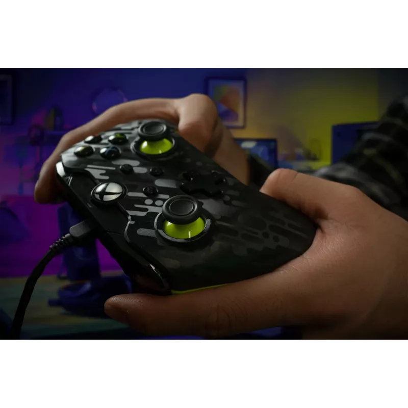 PDP Wired Controller: Electric Carbon – Xbox Series X|S, Xbox One, Xbox, Windows 10/11