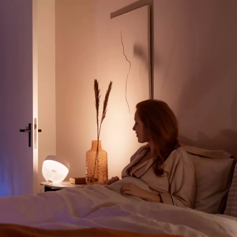 Philips Hue White and colour ambience Iris stalinė lempa, išmanioji stalinė lempa, Bluetooth / Zigbee, juoda, LED, metalas, sintetika, nekeičiama lemputė