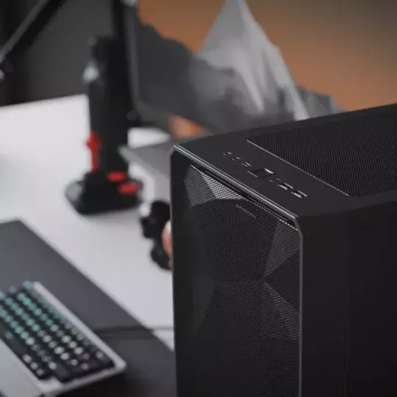 PC korpusas Fractal Design Meshify 2 Compact — baltas, ATX maitinimo šaltiniui, 2×140 mm priekyje, 1×120 mm gale, 2,5 colio/3,5 colio diskams, 210×424×475 mm
