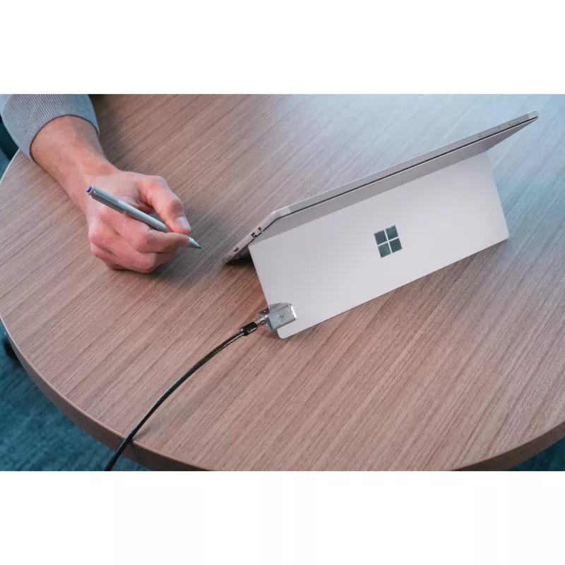 Kensington rakinamas kabelio užraktas, skirtas Surface Pro ir Surface Go, 1,8 m, Kensington, raktas, anglinis plienas, juoda, sidabrinė