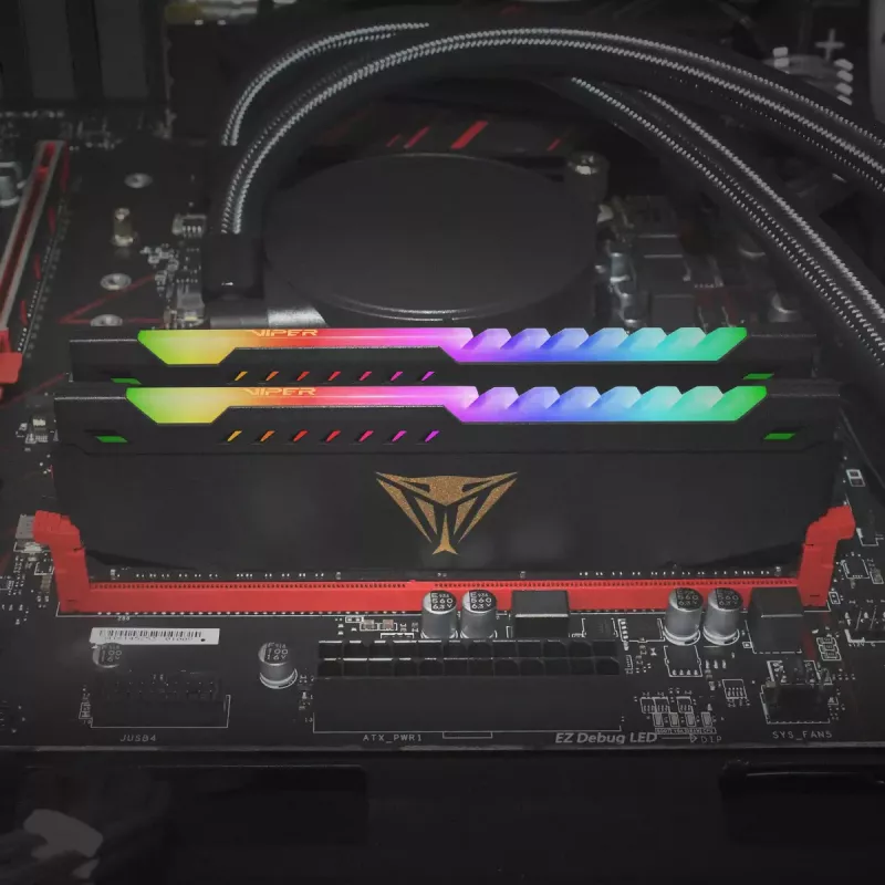 PATRIOT Viper Steel RGB 16 GB (2x8 GB) 3600 MHz DDR4 atminties rinkinys 288-pin DIMM 1.35V