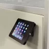 StarTech.com Secure Tablet Stand – Užrakinamas planšetinio kompiuterio stovas, montuojamas ant stalo ar sienos, juodas, 24,6 cm (9,7 colio), 9,7 colio iPad, plienas, 1,3 cm, raktas
