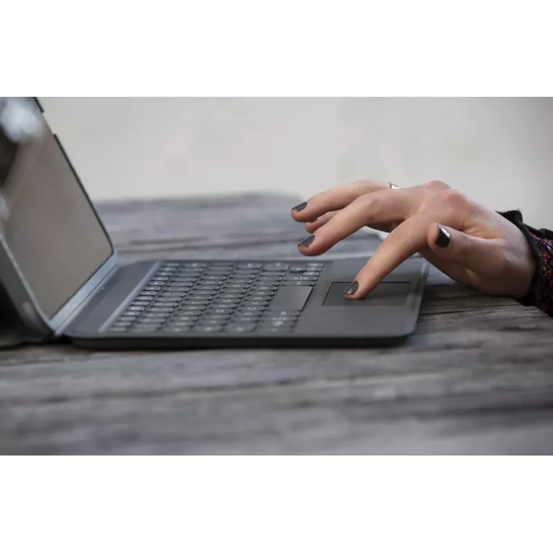 ZAGG Keyboard Pro Keys su Trackpad – Apple iPad 10.2 – juoda/pilka – vokiška
