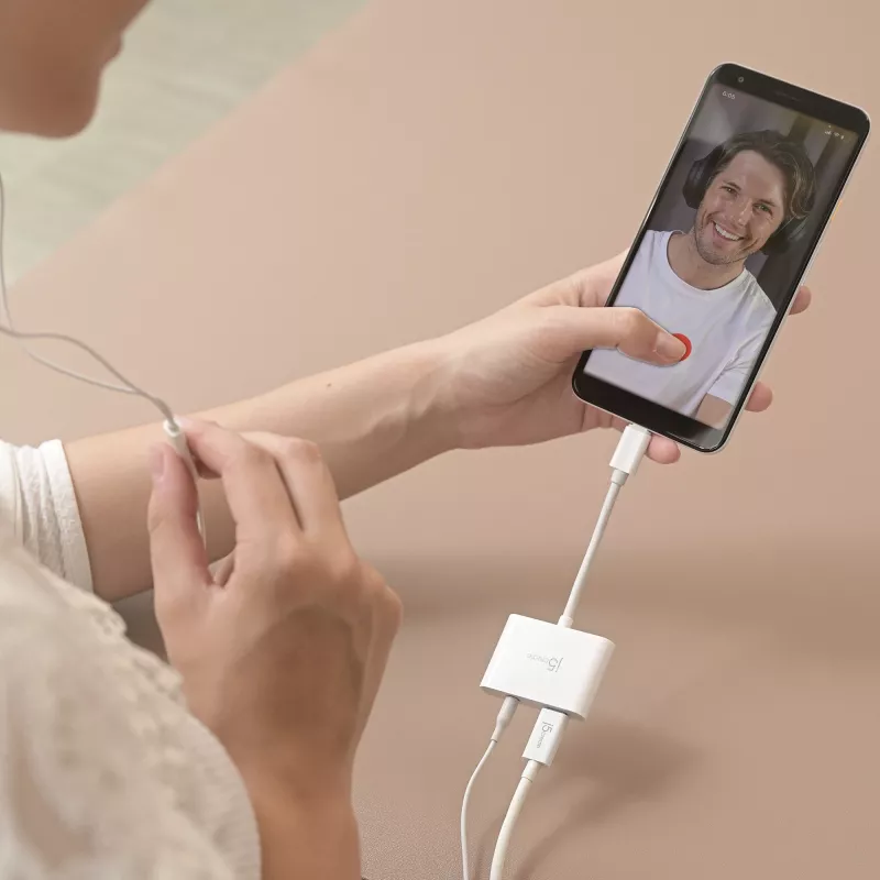 j5create JCA122 USB-C į 3,5 mm garso adapteris su Power Delivery, juodas